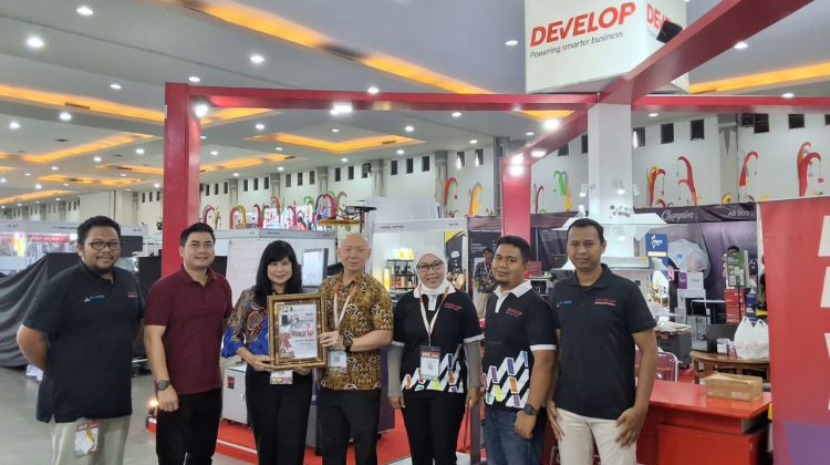 DEVELOP RAIH PENGHARGAAN “BEST BOOTH” DI JOGJA PRINT EXPO 2025