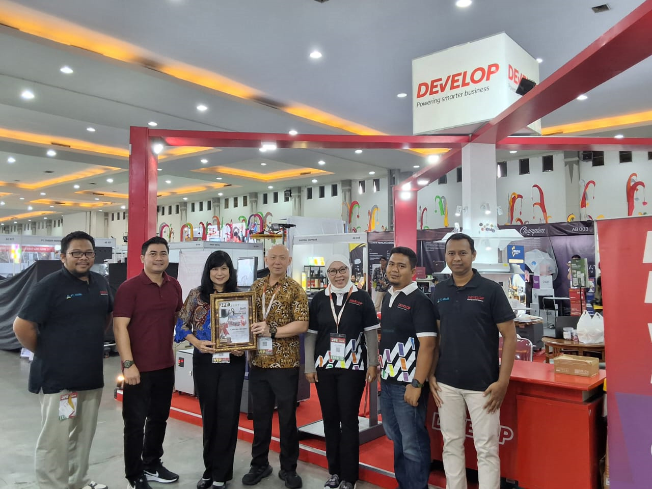 DEVELOP RAIH PENGHARGAAN “BEST BOOTH” DI JOGJA PRINT EXPO 2025