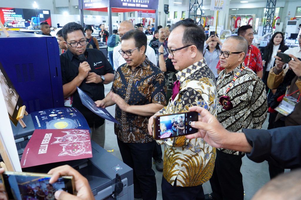 WALI KOTA YOGYAKARTA KUNJUNGI BOOTH DEVELOP DI JOGJA PRINTING EXPO 2026