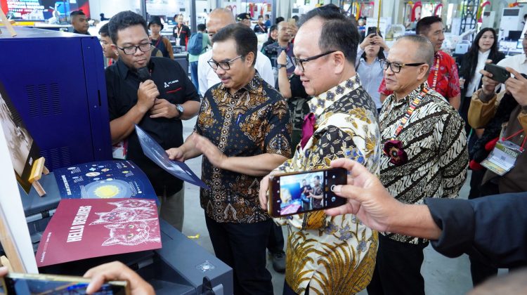 WALI KOTA YOGYAKARTA KUNJUNGI BOOTH DEVELOP DI JOGJA PRINTING EXPO 2026